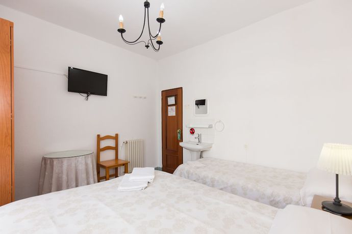 Imagen de la habitación del Hotel Pensi&oacute;n Mesones. Foto 18