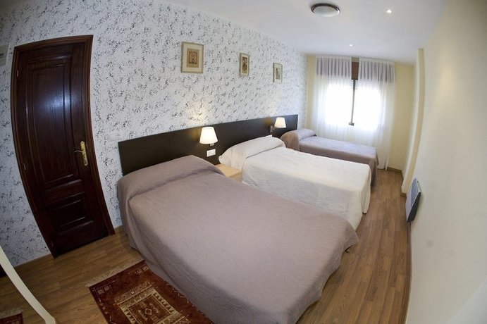 Imagen de la habitación del Hotel Pensi&oacute;n O Cruceiro da Ulla. Foto 5