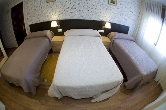 Imagen de la habitación del Hotel Pensi&oacute;n O Cruceiro da Ulla. Foto 7