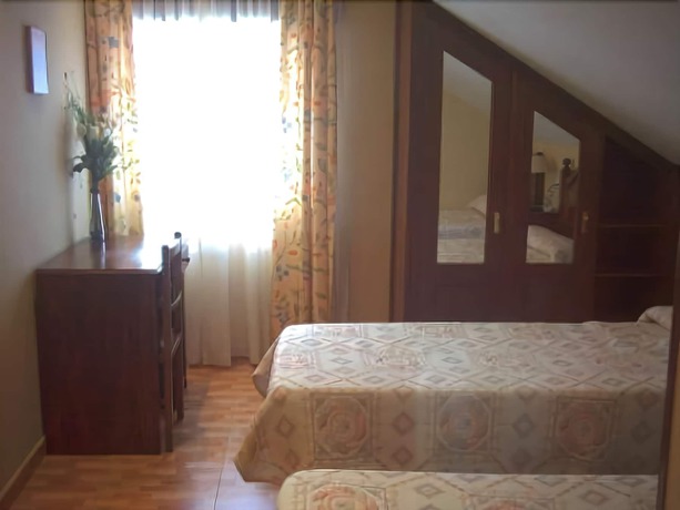 Imagen de la habitación del Hotel Pensión Residencia Tambre. Foto 16