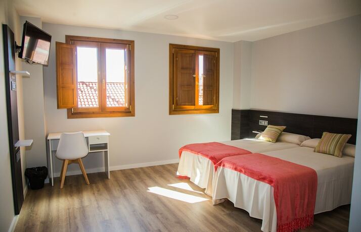 Imagen general del Hotel Pensión San Antón - Hostel. Foto 10