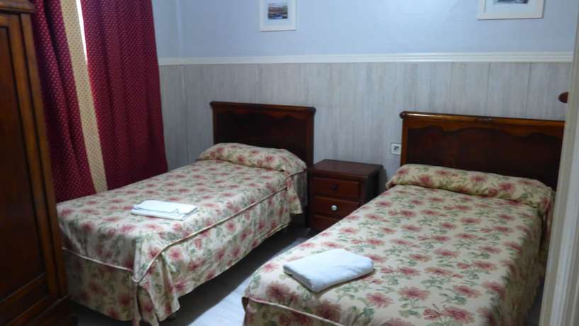 Imagen de la habitación del Hotel Pensi&oacute;n Santa Mar&iacute;a. Foto 5