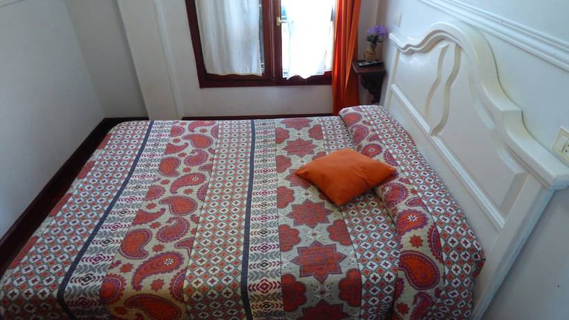 Imagen de la habitación del Hotel Pensi&oacute;n Santa Mar&iacute;a. Foto 20