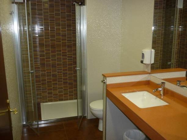 Imagen de la habitación del Hotel Pensi&oacute;n Zurbar&aacute;n. Foto 5