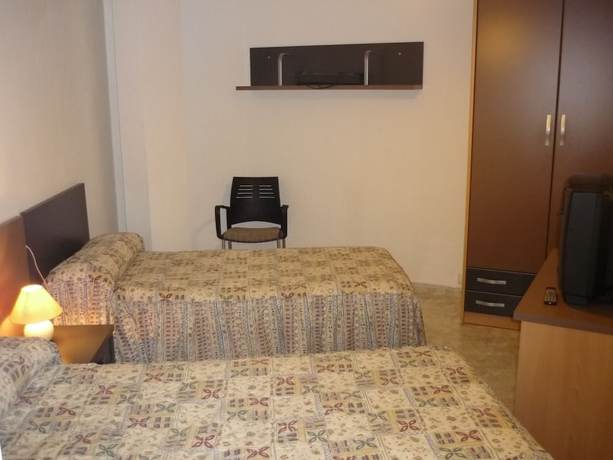 Imagen de la habitación del Hotel Pensi&oacute;n Zurbar&aacute;n. Foto 12