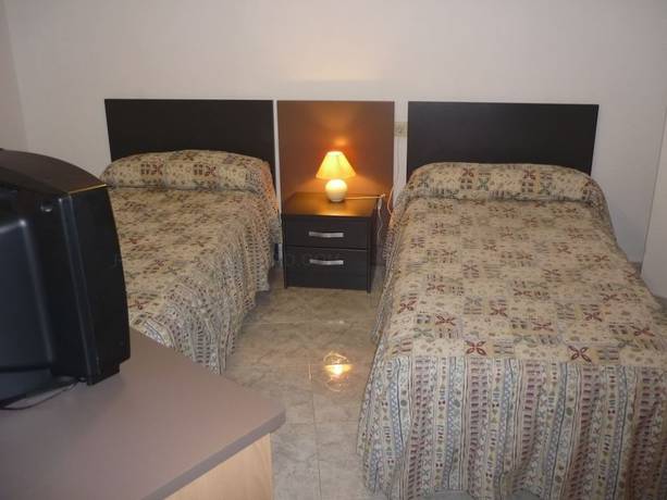 Imagen de la habitación del Hotel Pensi&oacute;n Zurbar&aacute;n. Foto 13