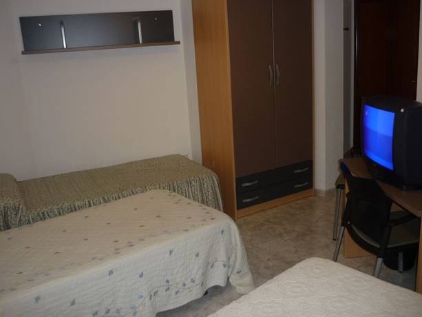 Imagen de la habitación del Hotel Pensi&oacute;n Zurbar&aacute;n. Foto 14