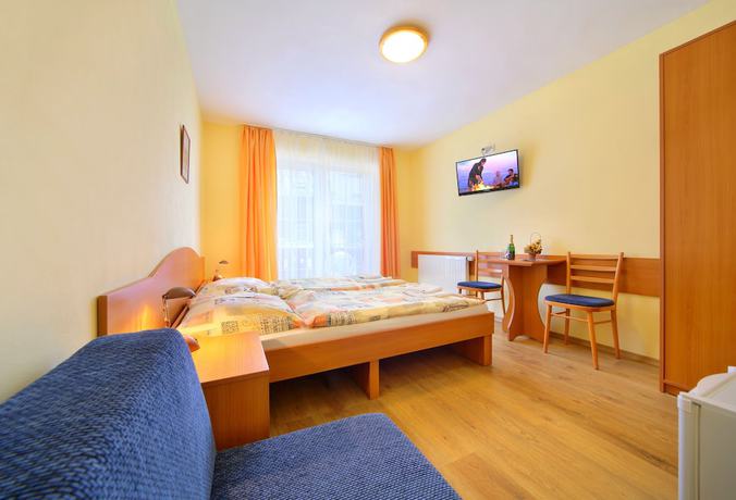 Imagen de la habitación del Hotel Pension Alba. Foto 8