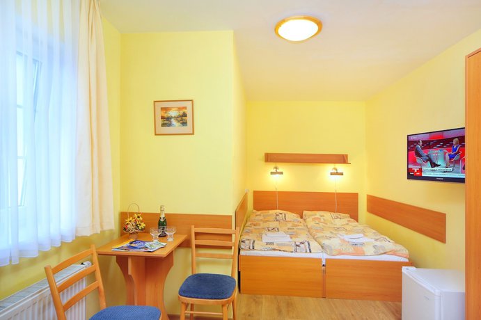 Imagen de la habitación del Hotel Pension Alba. Foto 15