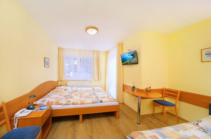 Imagen de la habitación del Hotel Pension Alba. Foto 18