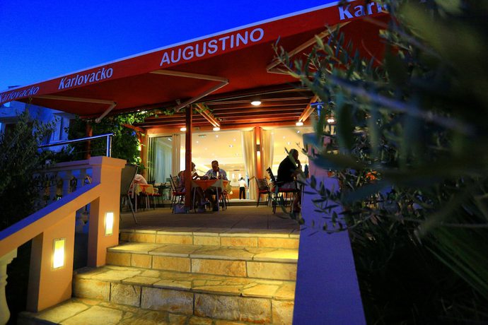 Imagen del bar/restaurante del Hotel Pension Augustino. Foto 4