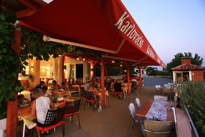 Imagen del bar/restaurante del Hotel Pension Augustino. Foto 5