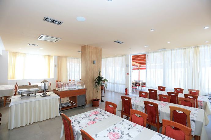 Imagen del bar/restaurante del Hotel Pension Augustino. Foto 6