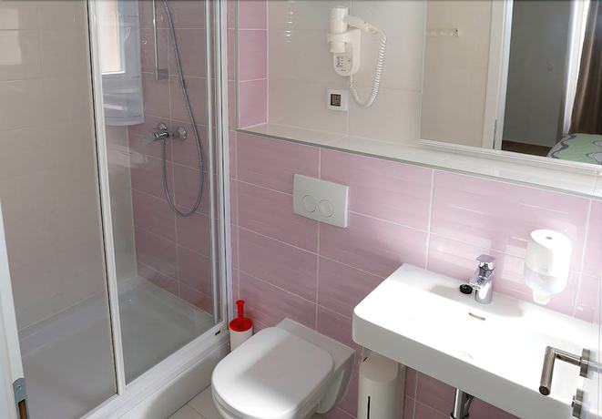 Imagen de la habitación del Hotel Pension Augustino. Foto 15