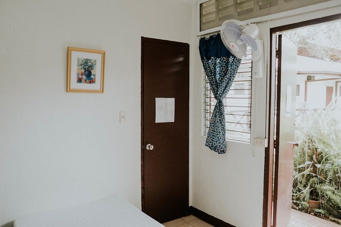 Imagen de la habitación del Hotel Pension Bacolod. Foto 10