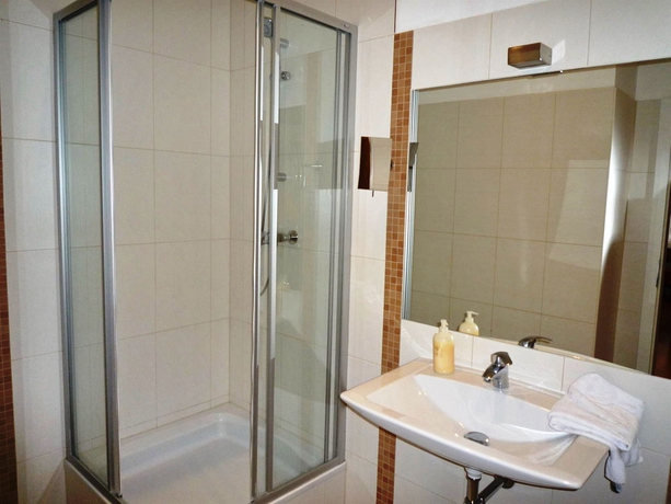 Imagen de la habitación del Hotel Pension Baronesse. Foto 6