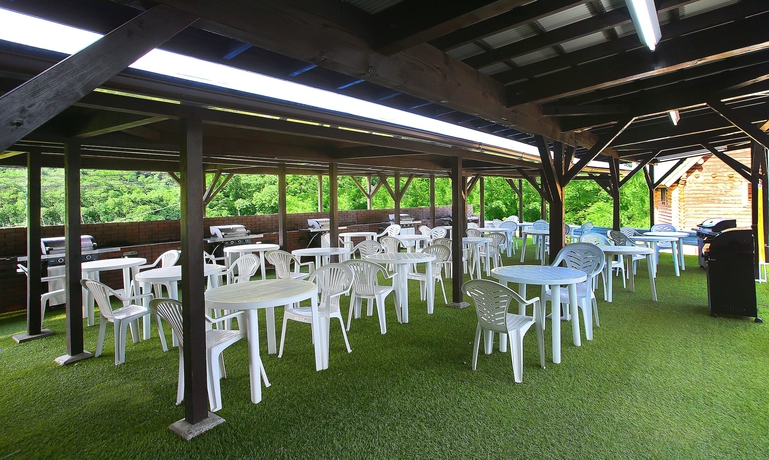 Imagen de los exteriores del Hotel Pension Bigfisher Club. Foto 13