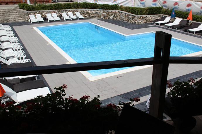Imagen de la piscina del Hotel Pension Casa Danielescu. Foto 8