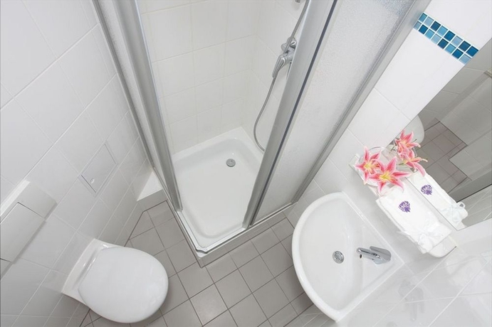 Imagen de la habitación del Hotel - Pension Cortina. Foto 3