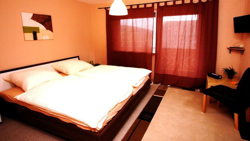 Imagen de la habitación del Hotel Pension Elan. Foto 8