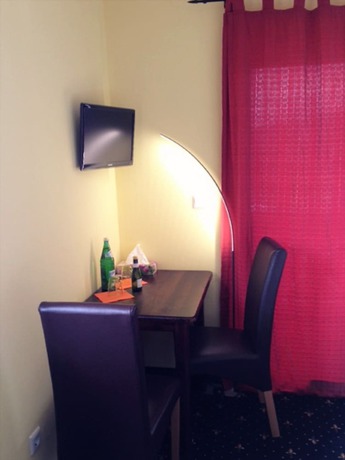 Imagen de la habitación del Hotel Pension Elan. Foto 13
