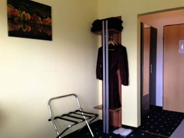 Imagen de la habitación del Hotel Pension Elan. Foto 14