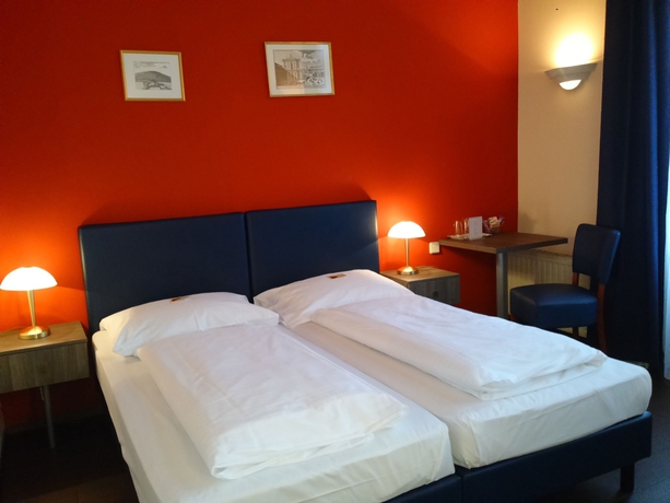 Imagen de la habitación del Hotel Pension Excellence. Foto 5