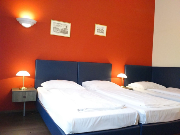 Imagen de la habitación del Hotel Pension Excellence. Foto 7