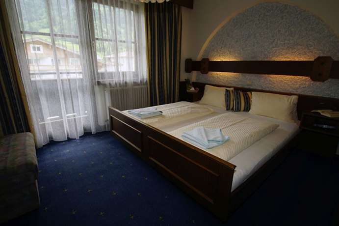 Imagen de la habitación del Hotel Pension Heidi. Foto 15
