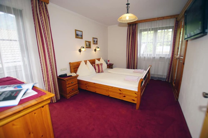 Imagen de la habitación del Hotel Pension Heidi. Foto 18