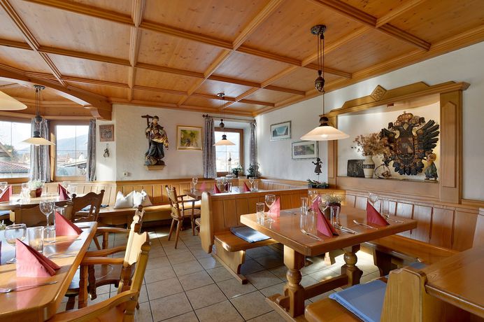 Imagen del bar/restaurante del Hotel Pension H&uuml;ttwirt. Foto 3