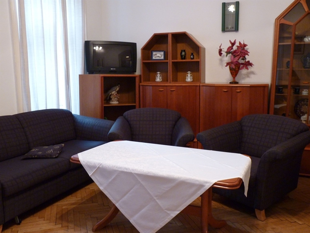 Imagen de los interiores del Hotel Pension Lumes - Self Check-in. Foto 15