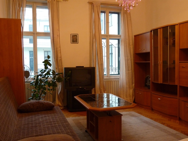 Imagen de los interiores del Hotel Pension Lumes - Self Check-in. Foto 16