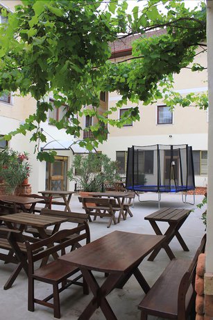 Imagen de los exteriores del Hotel Pension MATE. Foto 9