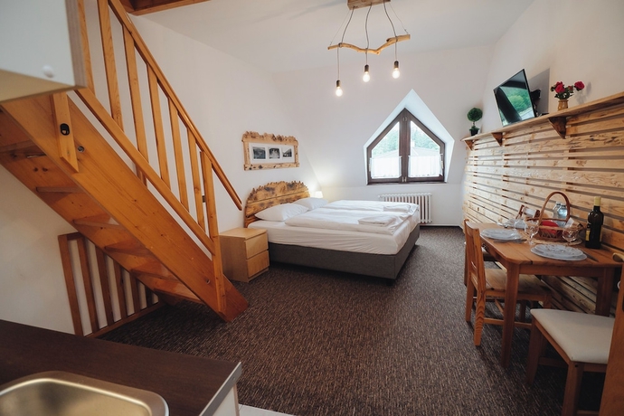 Imagen de la habitación del Hotel Pension Mona. Foto 5