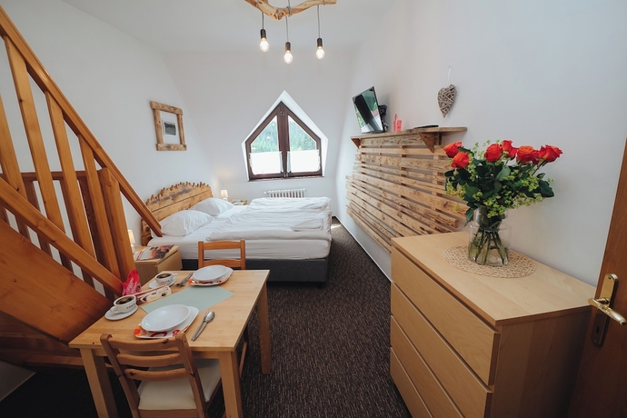 Imagen de la habitación del Hotel Pension Mona. Foto 6