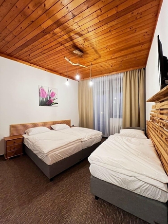 Imagen de la habitación del Hotel Pension Mona. Foto 9