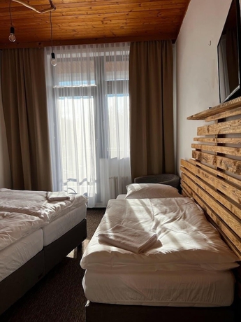 Imagen de la habitación del Hotel Pension Mona. Foto 10