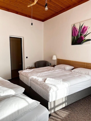 Imagen de la habitación del Hotel Pension Mona. Foto 14