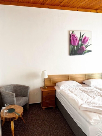 Imagen de la habitación del Hotel Pension Mona. Foto 15