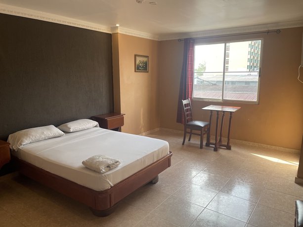 Imagen de la habitación del Hotel Pension Monaco. Foto 10