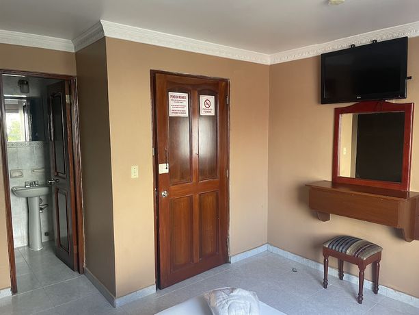 Imagen de la habitación del Hotel Pension Monaco. Foto 12