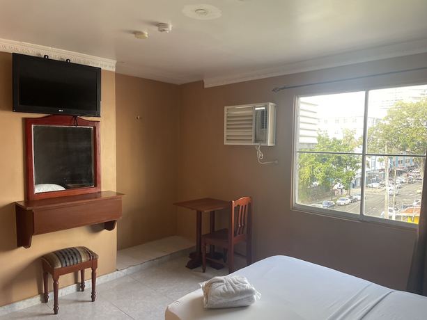 Imagen de la habitación del Hotel Pension Monaco. Foto 14