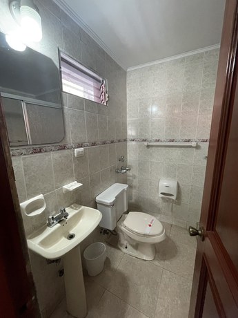 Imagen de la habitación del Hotel Pension Monaco. Foto 15