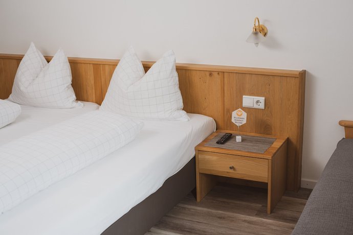 Imagen de la habitación del Hotel Pension Pernthaler. Foto 4