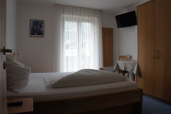 Imagen de la habitación del Hotel Pension Pernthaler. Foto 6