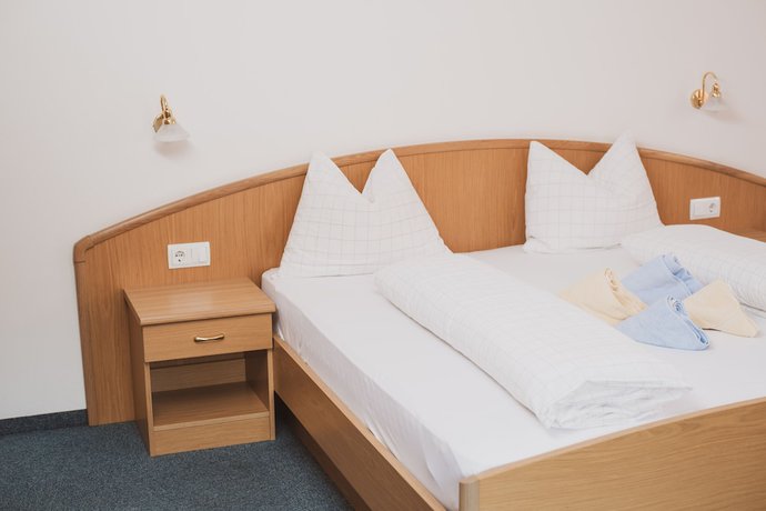 Imagen de la habitación del Hotel Pension Pernthaler. Foto 16