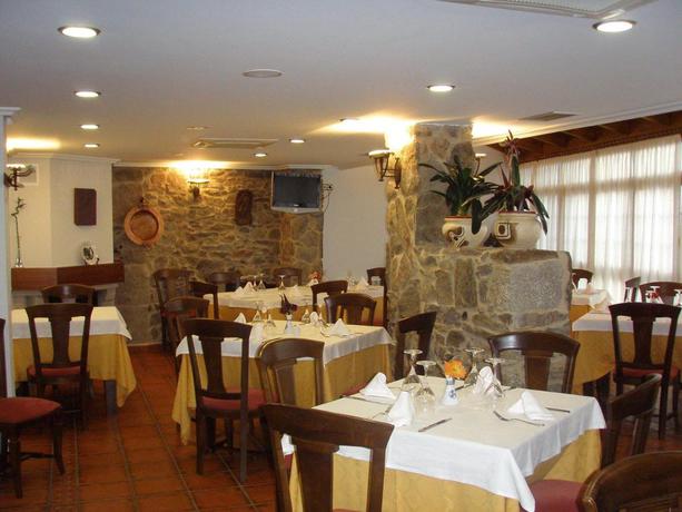 Imagen del bar/restaurante del Hotel Pension Rustica-Caldelas Sacra. Foto 2