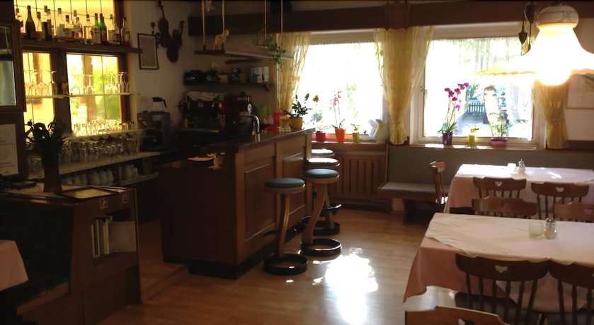 Imagen del bar/restaurante del Hotel Pension Schweitzer. Foto 6