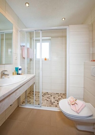 Imagen de la habitación del Hotel Pension St. Leonhard. Foto 3